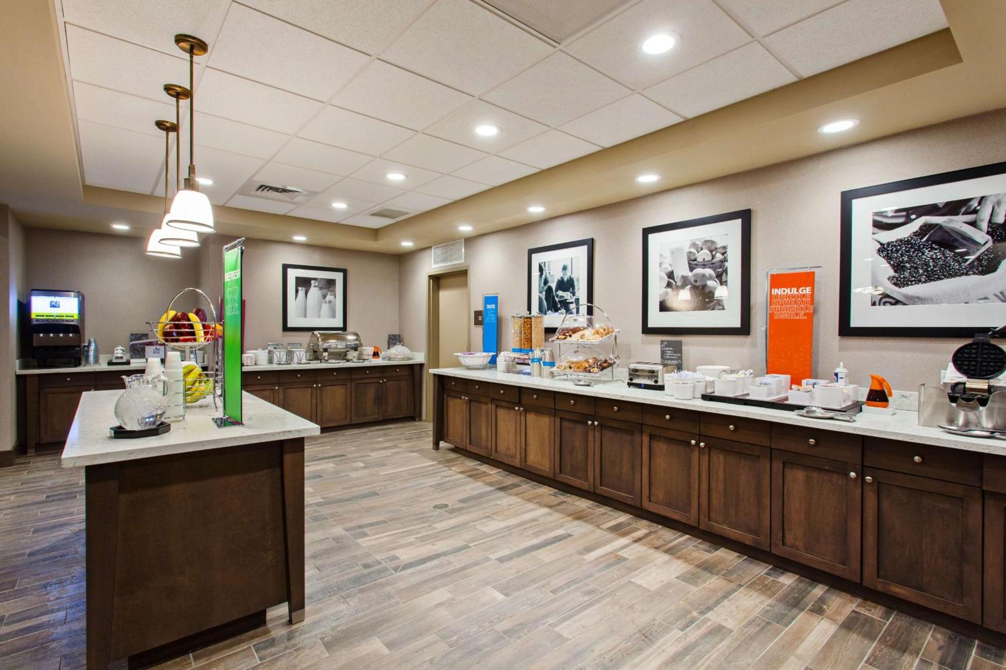 Hampton Inn & Suites Левънуърт Екстериор снимка